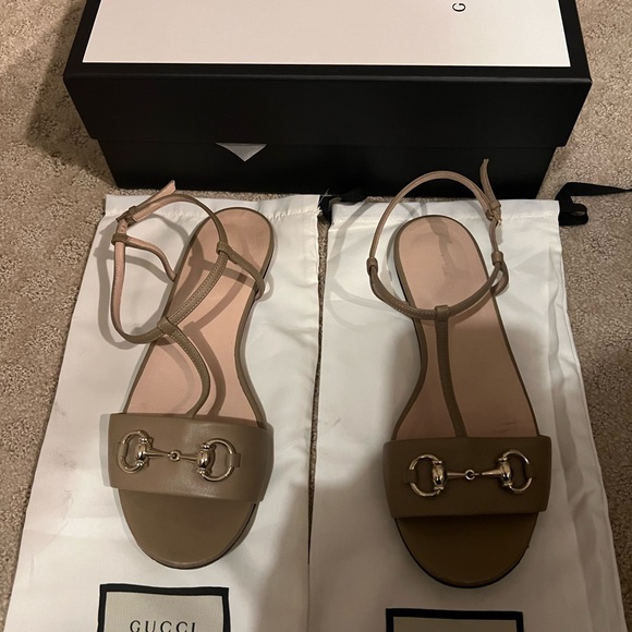 Gucci Tan Sandals with Silver Detailing - Picture 2 of 6